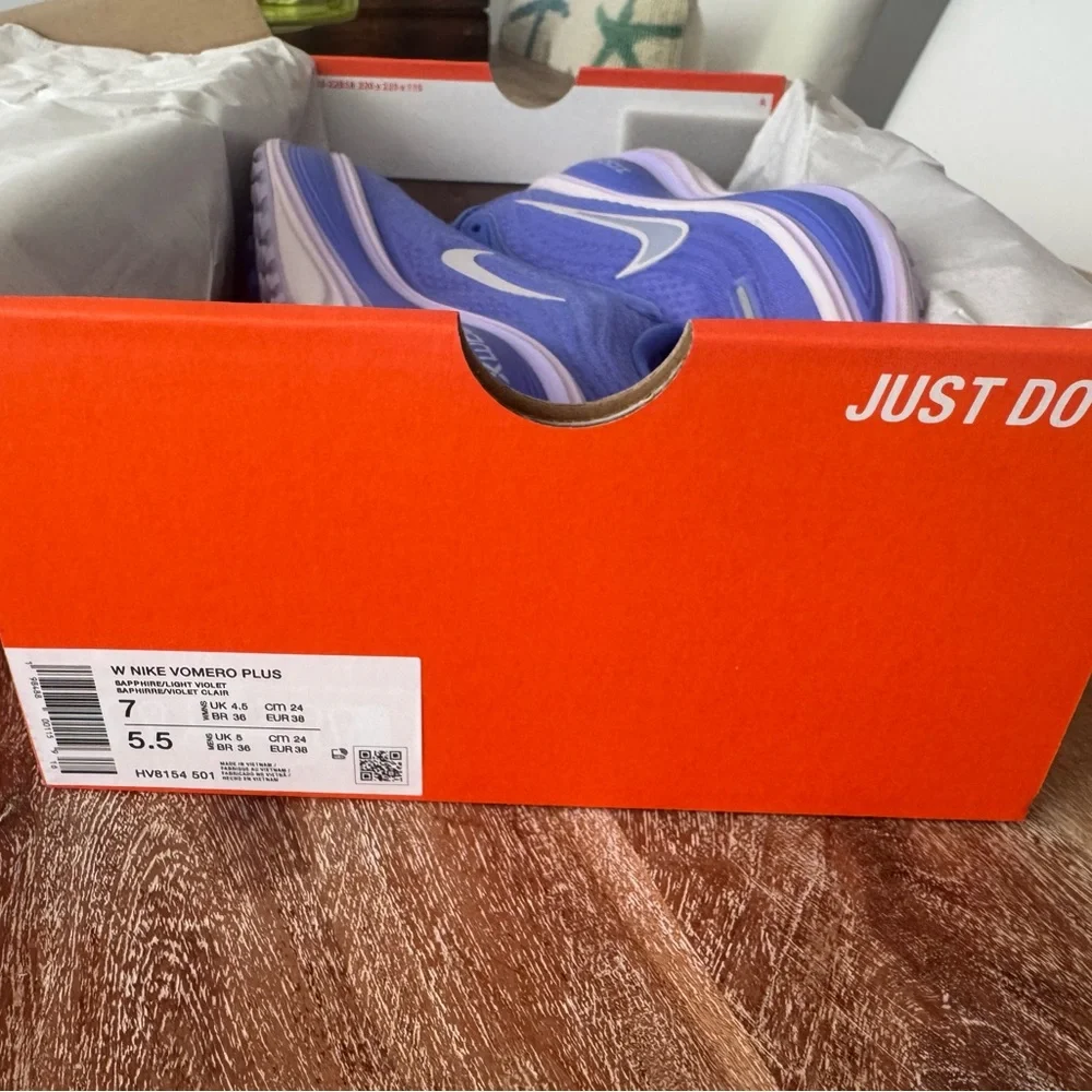NWT Women’s Nike Vomero Plus 7 - Picture 7 of 8